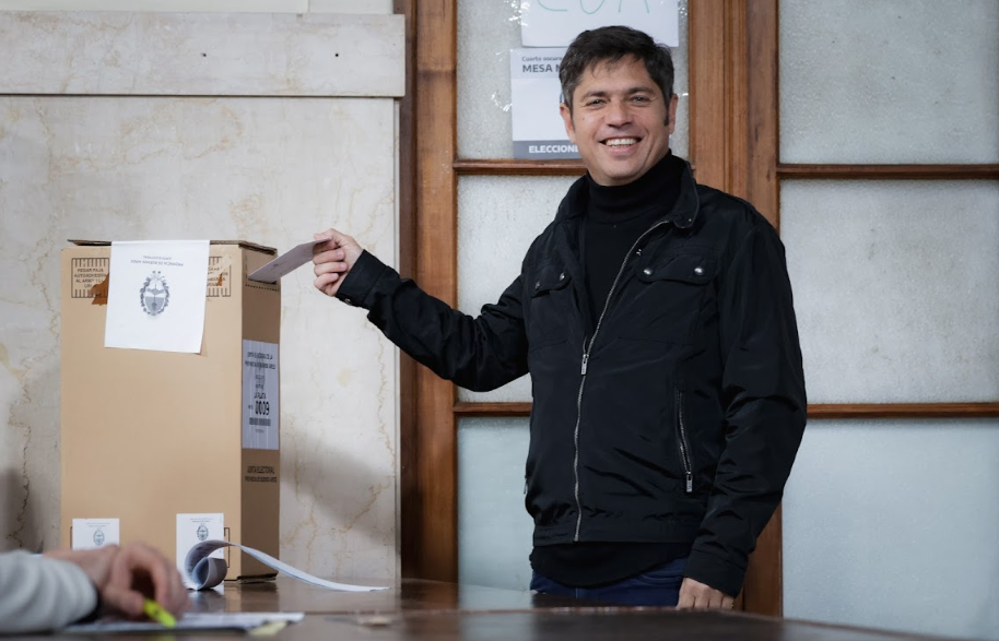 Axel Kicillof desde La Plata: “Diecisiete millones de bonaerenses se juegan hoy cómo sigue esta historia”