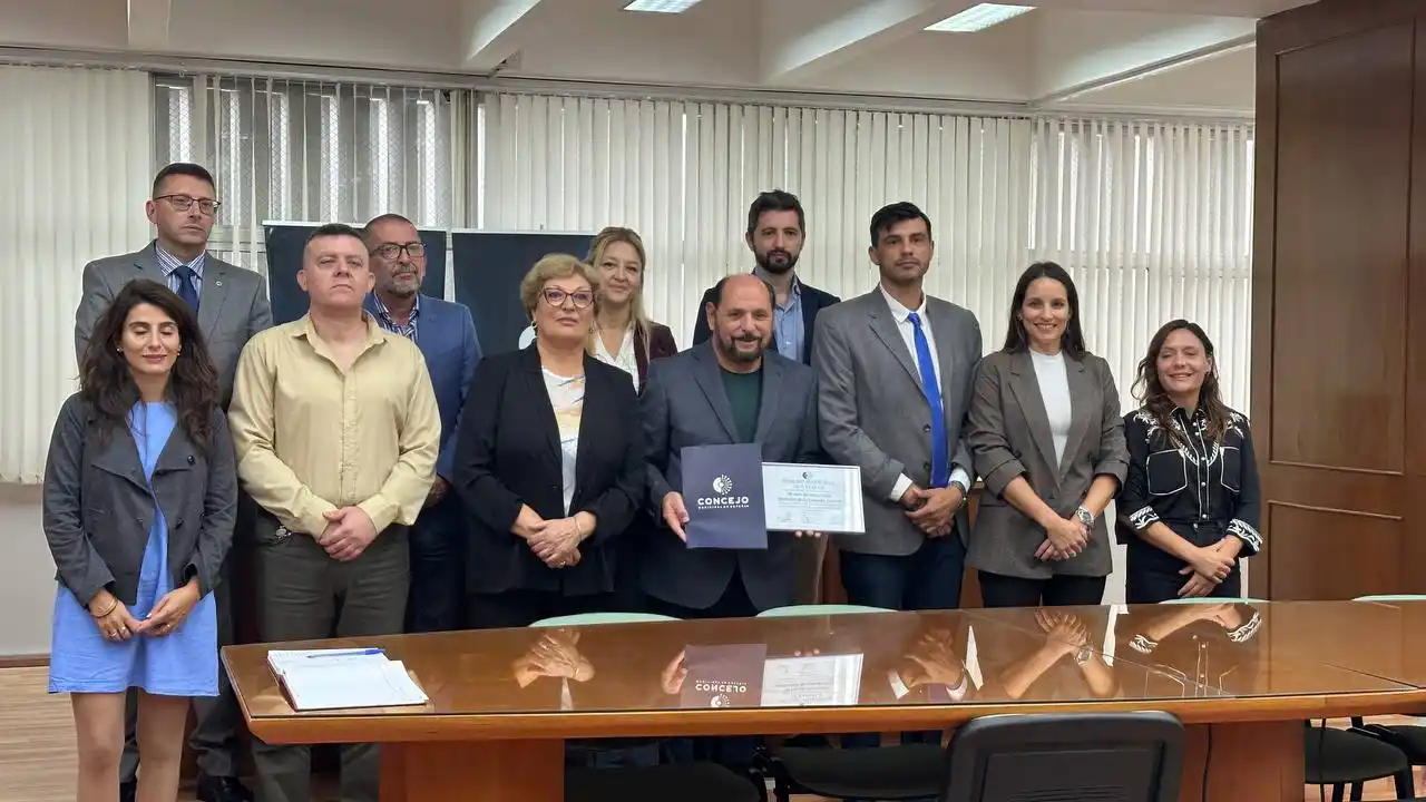 gerardo zanoni reconocido en el concejo - 1