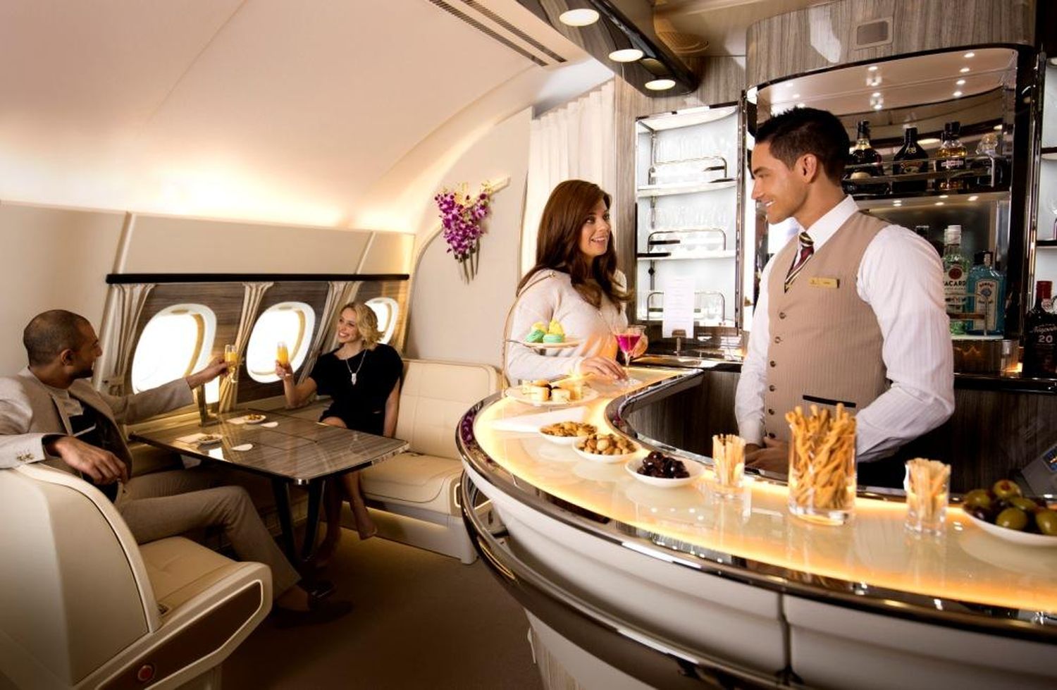 Emirates renueva el Onboard Lounge de sus A380