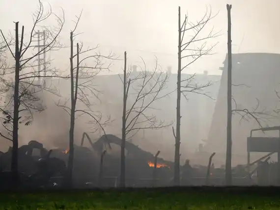 Realizan pericias para determinar el origen del incendio en el Polígono Industrial Spegazzini