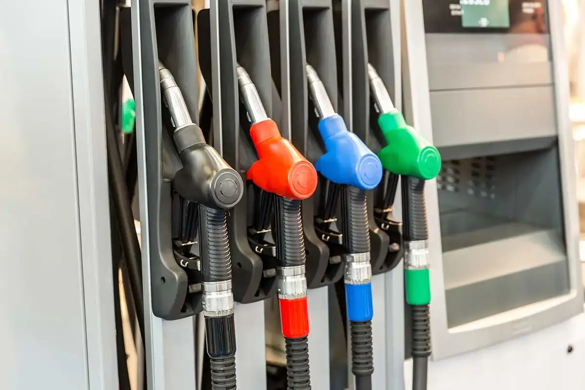 Shell, Axion y Puma aumentaron los combustibles entre 2% y 5% mientras YPF mantiene sus valores
