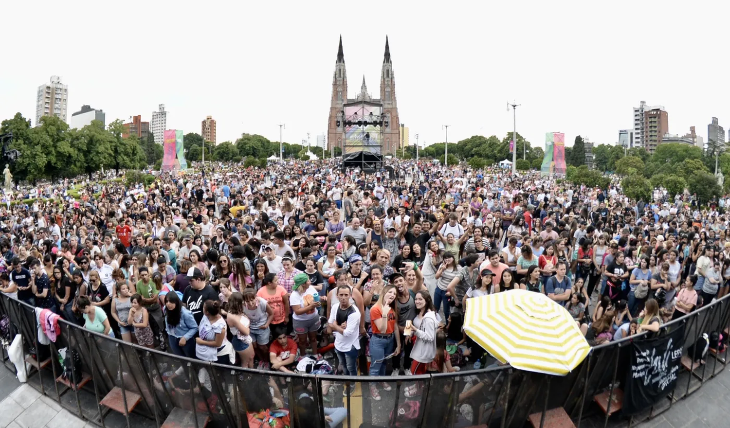 Plaza Moreno es el centro habitual de los festejos de Aniversario en La Plata.