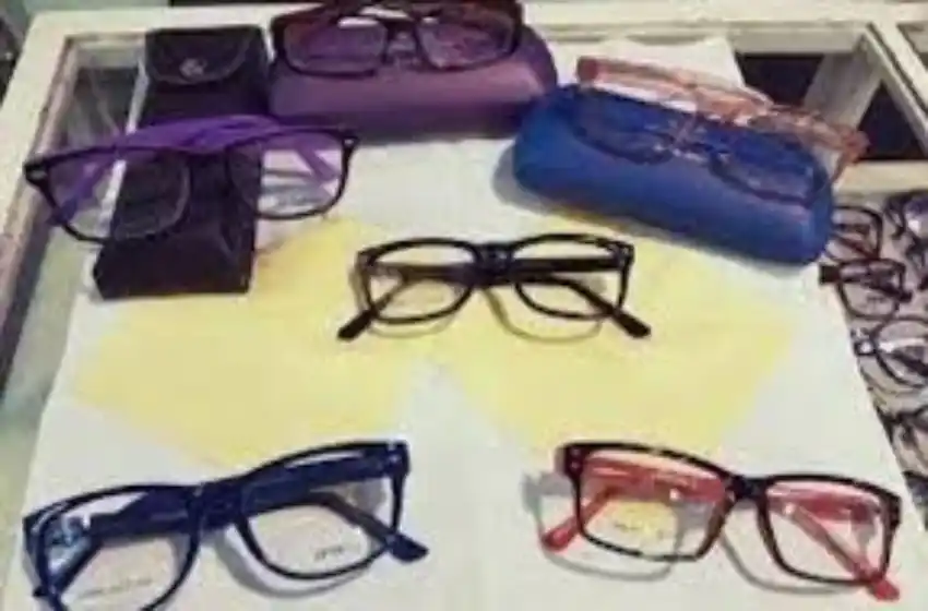 Los precios de los anteojos subieron hasta un 40% en las ópticas rosarinas