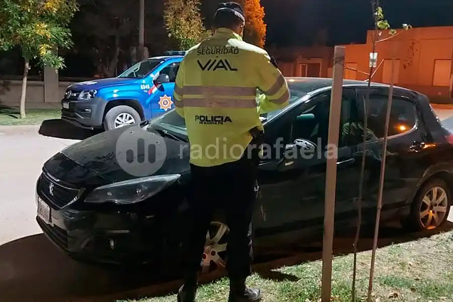 Ruta Nacional 34: menor sin licencia, en auto robado y en la banquina