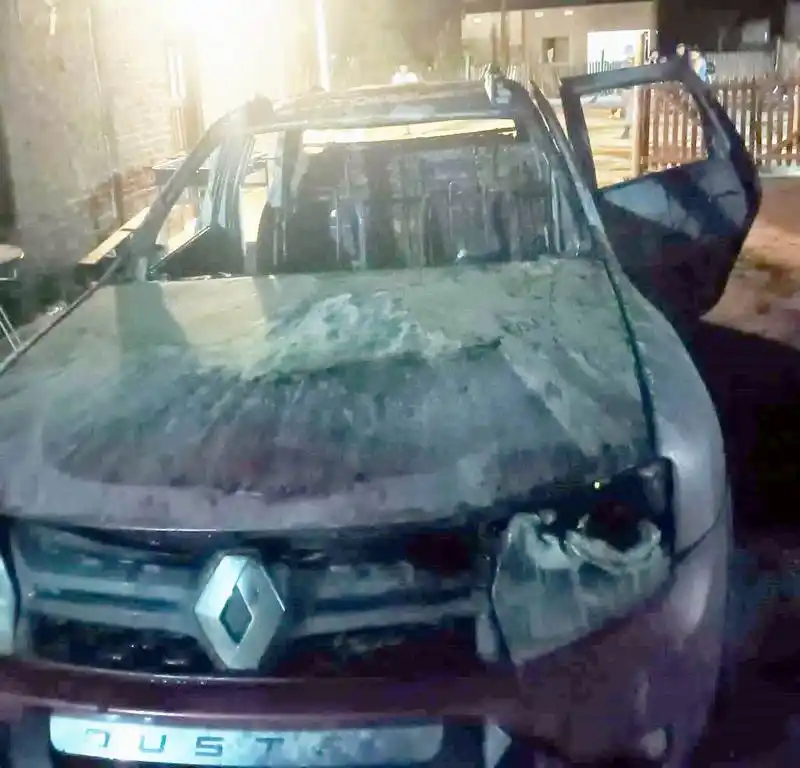 Hombre detenido por incendiar 
la camioneta de su expareja