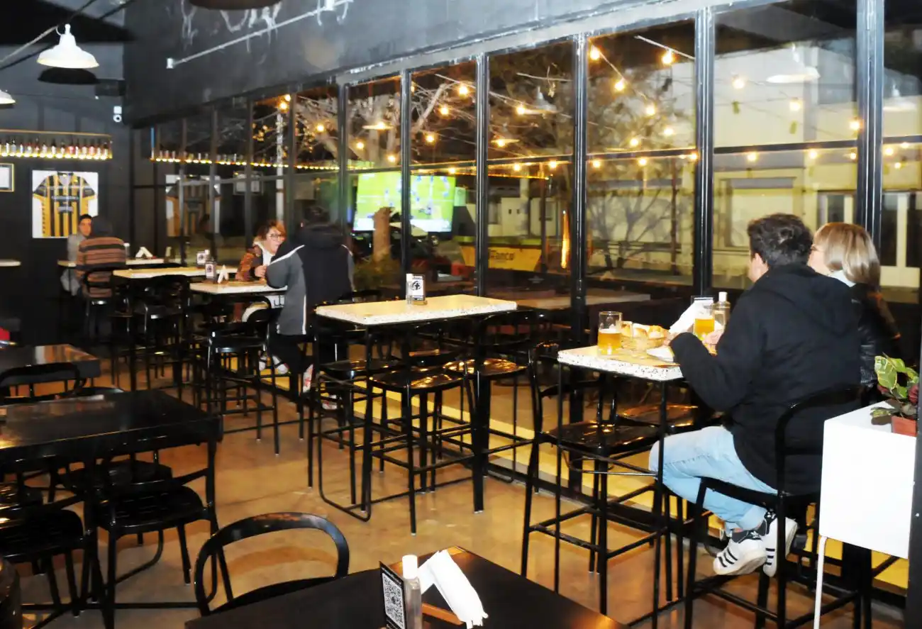 Con luz verde del Municipio, los gastronómicos trabajarán de noche el fin de semana largo
