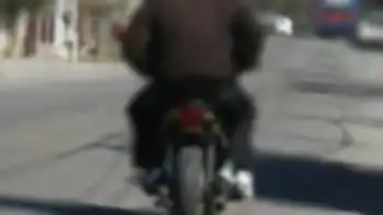 "Bebé- chorros" en San Pedro: Denuncian que una pareja sale a robar en moto y con su pequeño hijo a upa