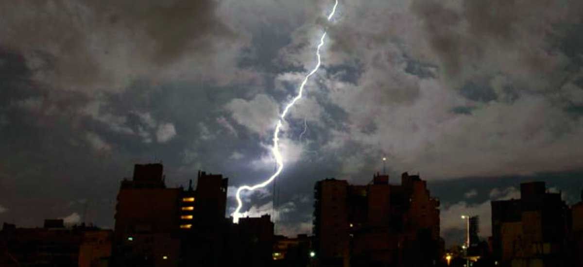 Rige un alerta meteorológico por tormentas eléctricas y viento fuerte