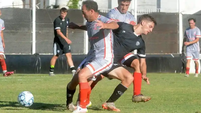 FOTO ANDREA CASTAÑO/LA NUEVA Martín Michel, en una acción ofensiva.