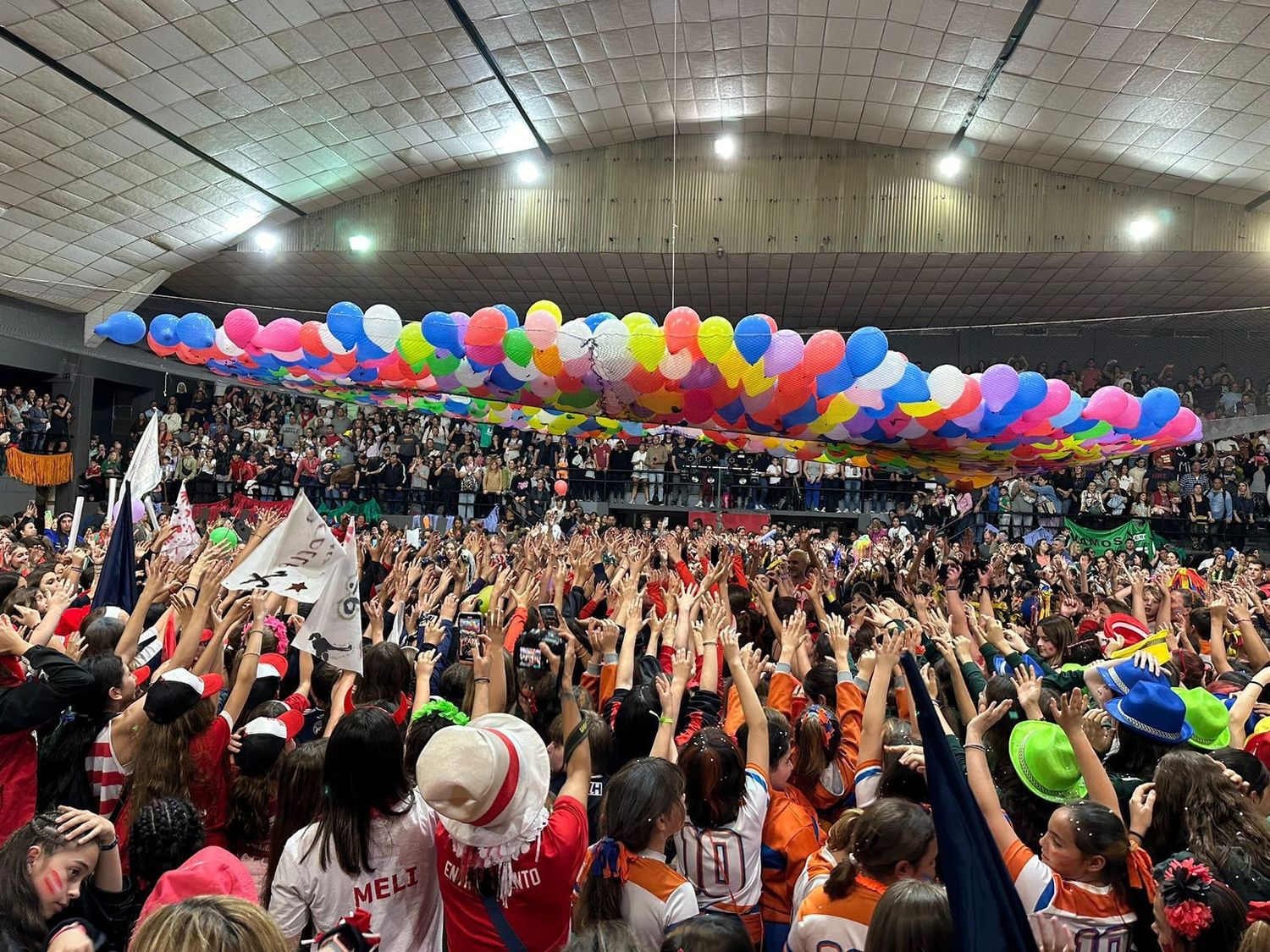 El polideportivo de Independiente recibió a una multitud.