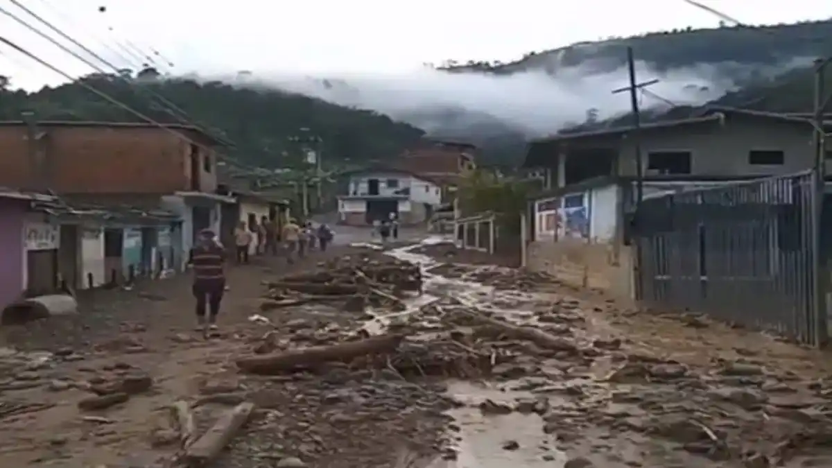 SIGUEN DESAPARECIDOS SUS PADRES: localizan el cadáver de una niña de 3 años tras las fuertes lluvias en Mérida