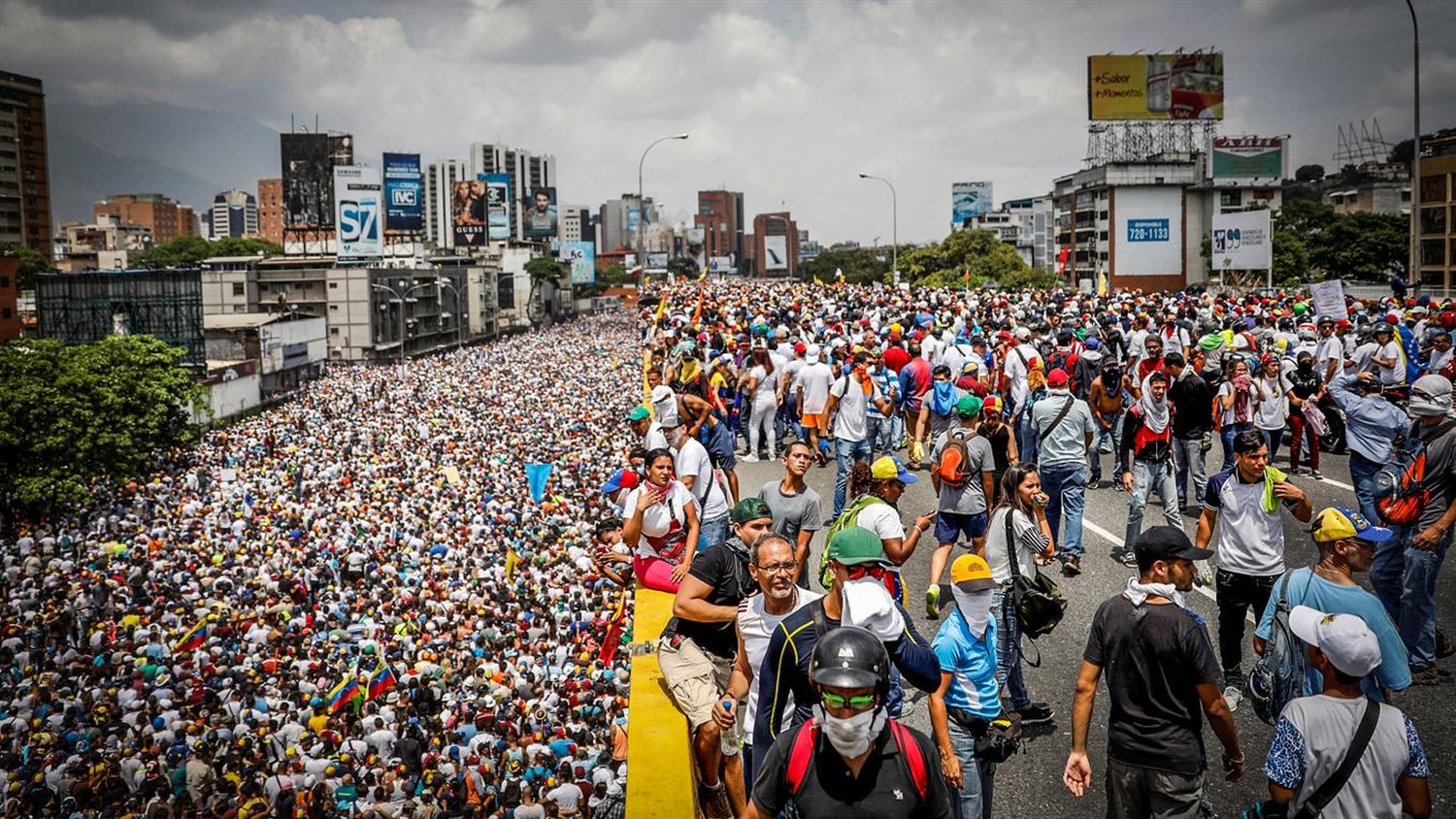 Son tres los muertos en las protestas contra Maduro