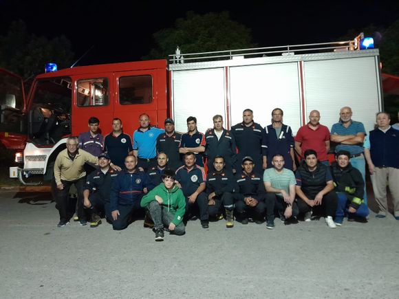Con mucha alegría, bomberos de Bellocq recibieron la nueva autobomba