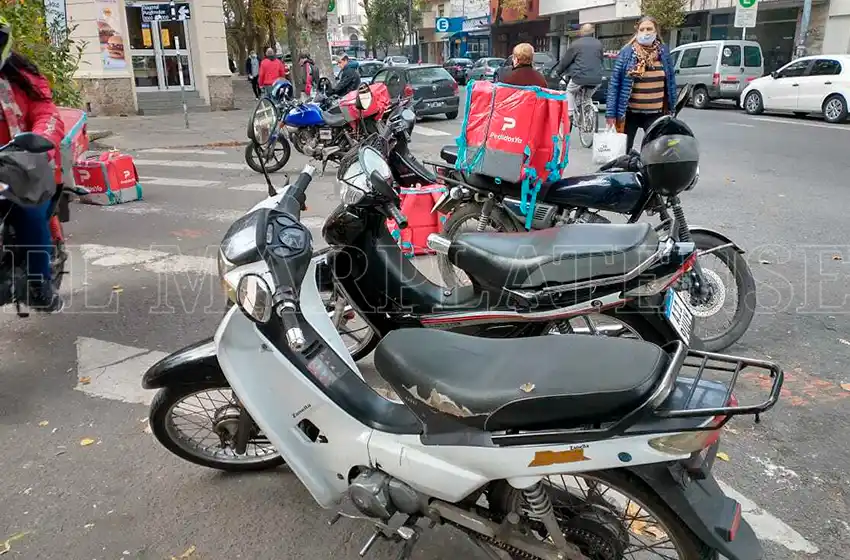 Caravana de repartidores: reclaman atención para un delivery atropellado por un conductor alcoholizado