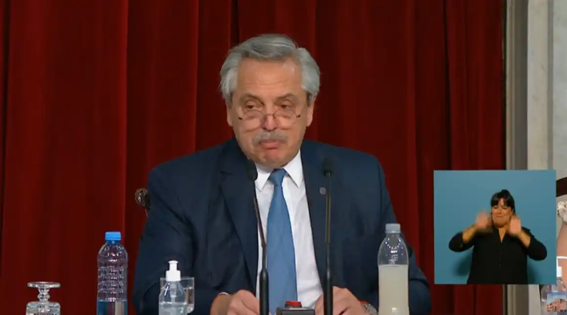 Tarifas de servicios: “Enviaré un proyecto de ley con el objetivo de desdolarizar los valores de luz, gas y agua”, anunció Alberto