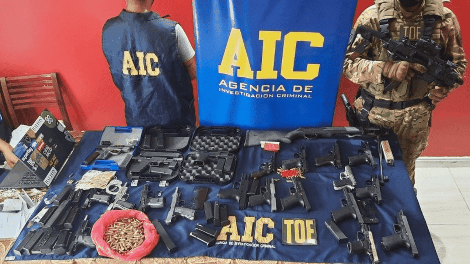 Condenan a un psiquiatra y a un instructor de tiro que formaban parte de una red de tráfico de armas