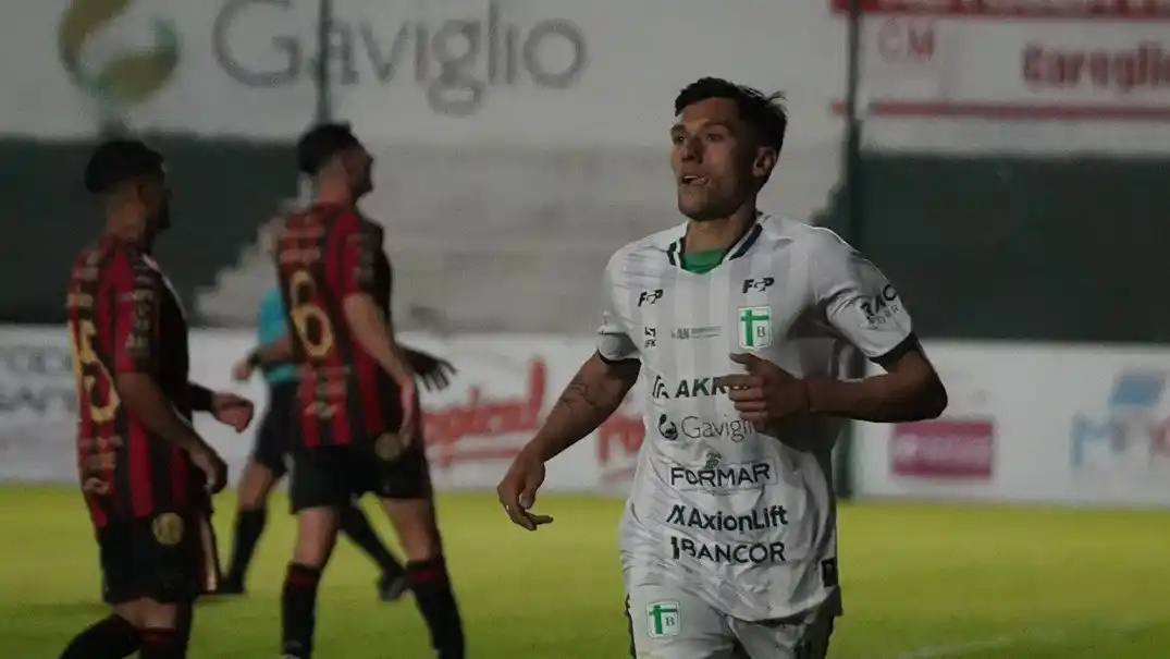 Enzo Avaro le dio la victoria a la "Verde".