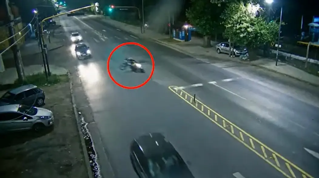 Persecución en San Miguel: Detuvieron a dos motochorros que robaron y huyeron