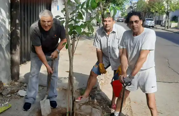 Homenaje musical y plantación de árboles  autóctonos en Concordia