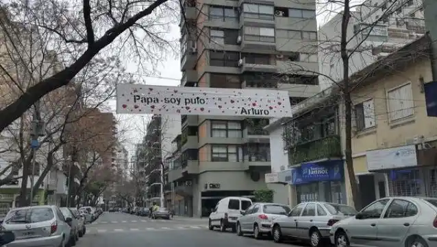 ''Papá soy puto'', así le anunció su sexualidad en un pasacalle
