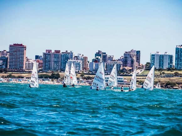 Fin de semana a puro deporte en Mar del Plata: regata, patín y propuestas en Plaza España