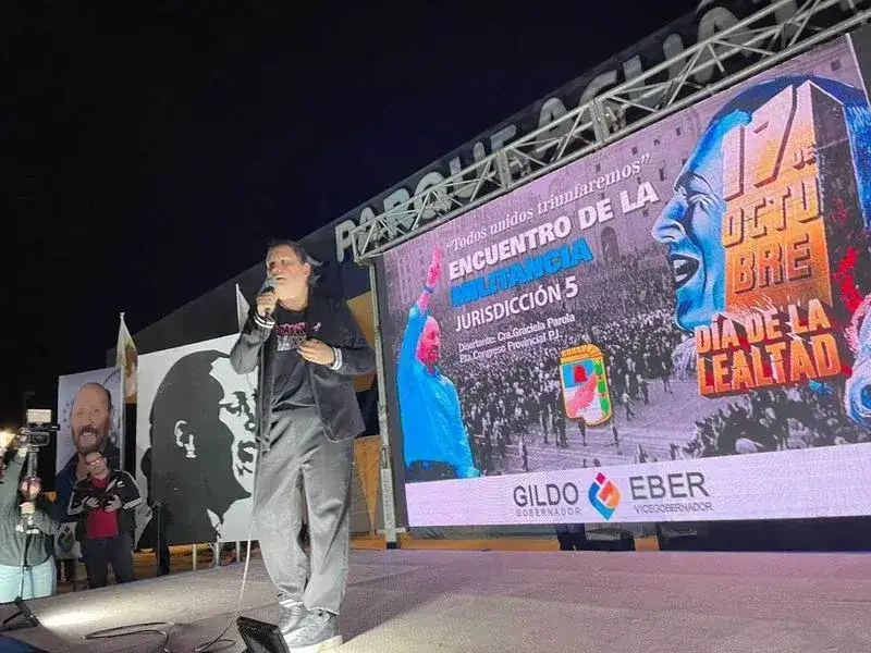 Parola: “Siempre que gobierna el
neoliberalismo la patria está en peligro”