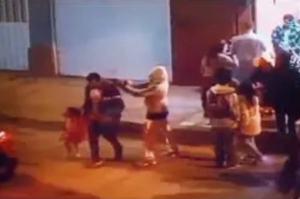 El momento del aberrante asesinato.