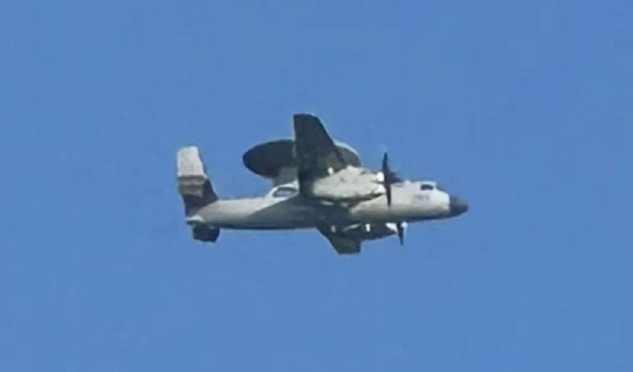 Esta es una de las imágenes más claras hasta ahora del KJ-600, el «ojo en el cielo» de la Armada china