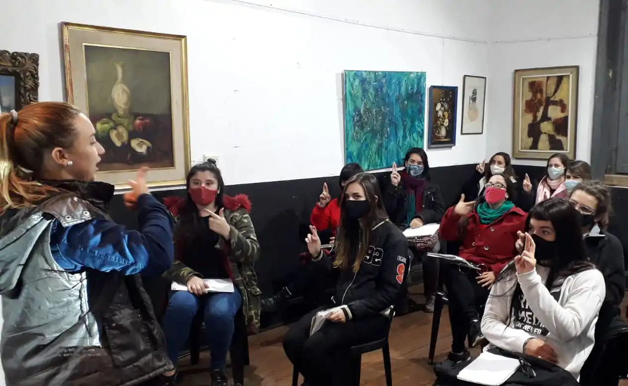 Diversos talleres presenciales se dictan en el centro cultural municipal Vieja Estación