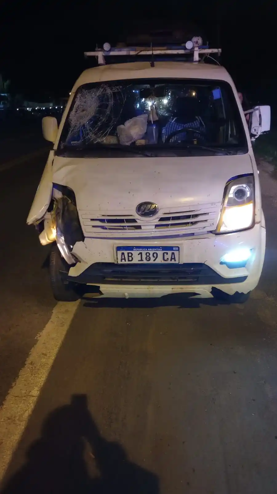 Atropellan a dos jóvenes que circulaban en una bicicleta