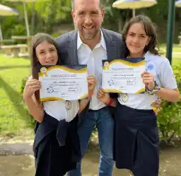 Román Lozinsky con sus morochas. Foto Instagram