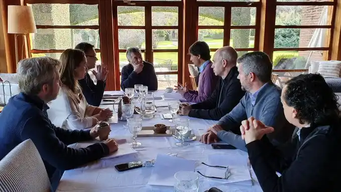 En medio de la crisis económica, Macri recibió a Lacunza y Sandleris y no hubo anuncios
