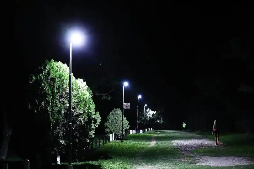 Nueva luminaria para la vía aeróbica