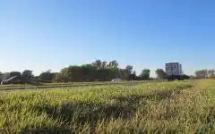Tres personas murieron al caer un auto en un canal