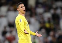 Ronaldo regresó a las canchas y le volvieron a cantar por Messi