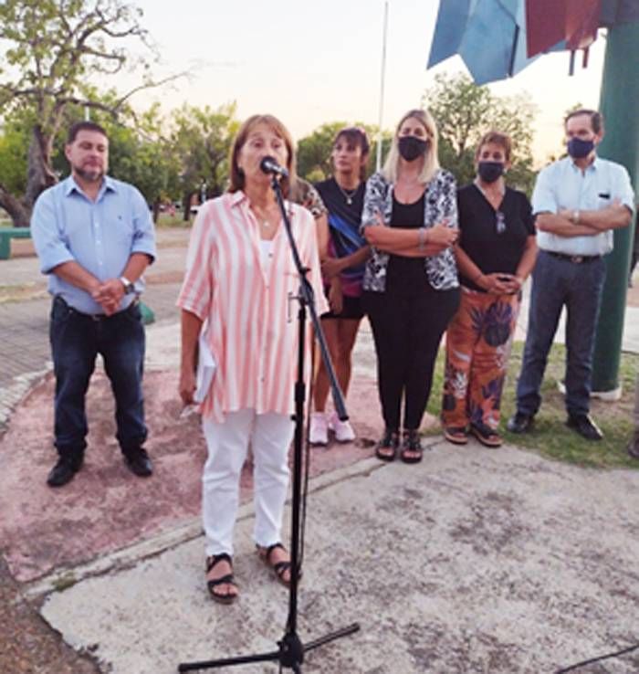 DEBEMOS CONSTRUIR MEMORIA  HIST�RICA COLECTIVA 