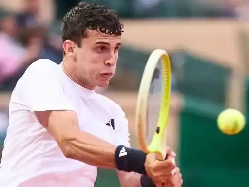 Cerúndolo cayó en sets corridos ante M. Berrettini y se despidió del Grand Slam francés. Foto:AP