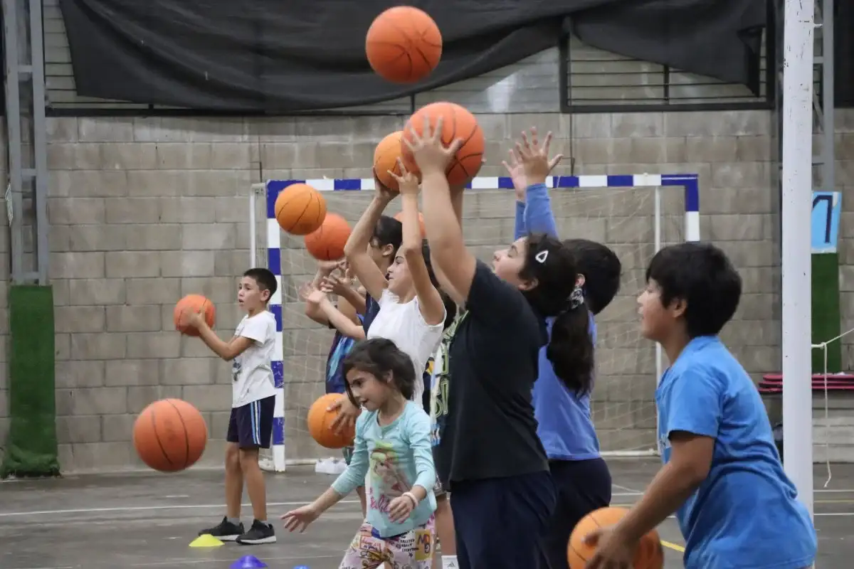 Desde Ajedrez, Fútbol, Patín, Hockey hasta Skate: los deportes gratuitos para chicos de 10 a 18 años en la ciudad