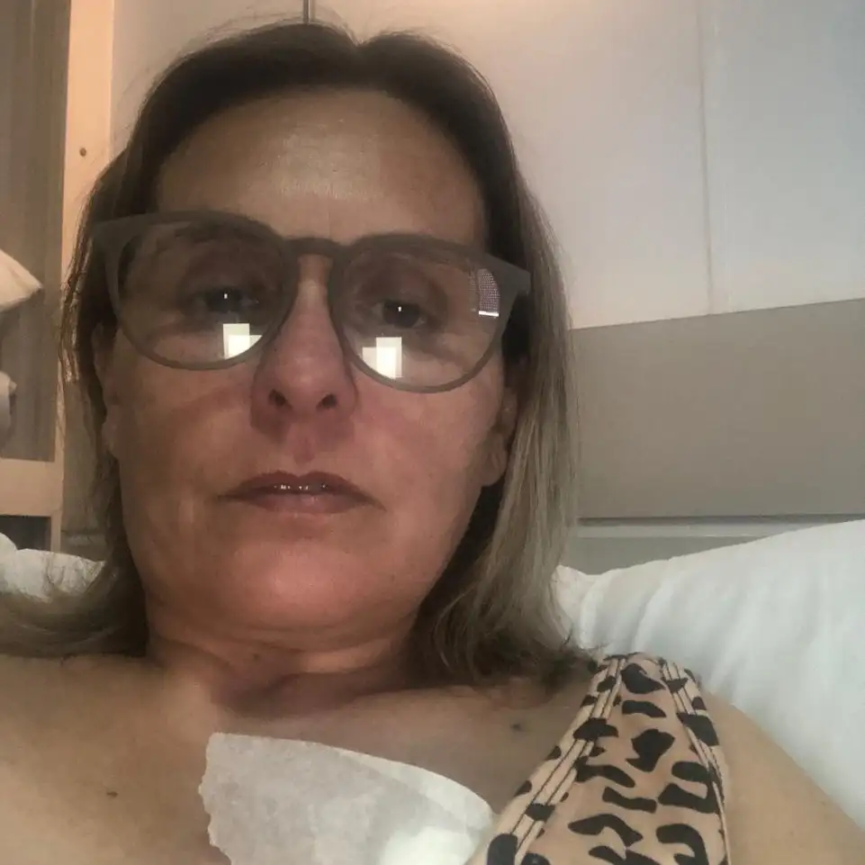 Doucede, tras una operación por el cáncer de mama.