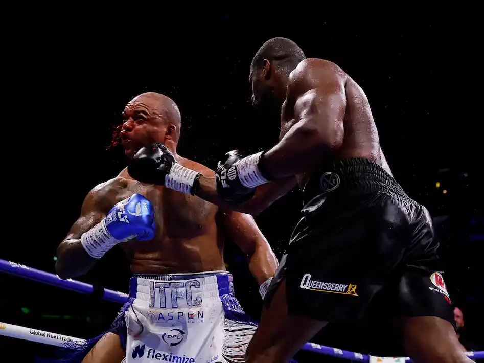 Daniel Dubois derrotó por KO técnico a Fabio Wardley en Manchester. Foto:AP