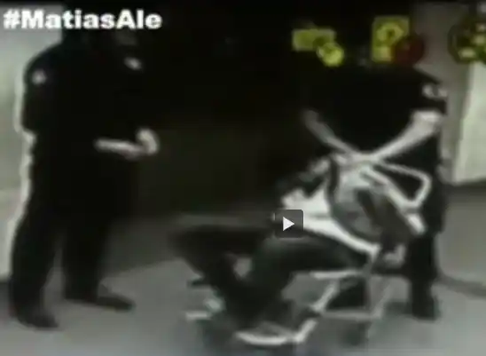 Así se llevaban a Matías Alé: esposado y en silla de ruedas