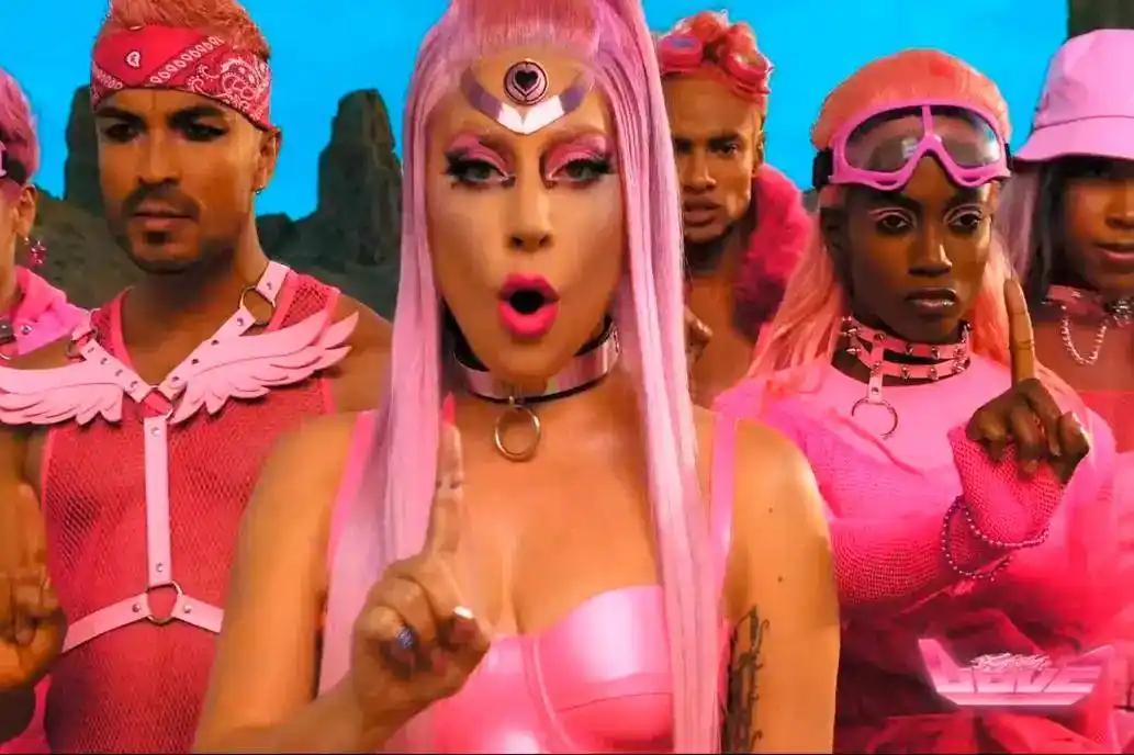 Lady Gaga volvió con todo: tras cuatro años de ausencia lanzó "Stupid love"