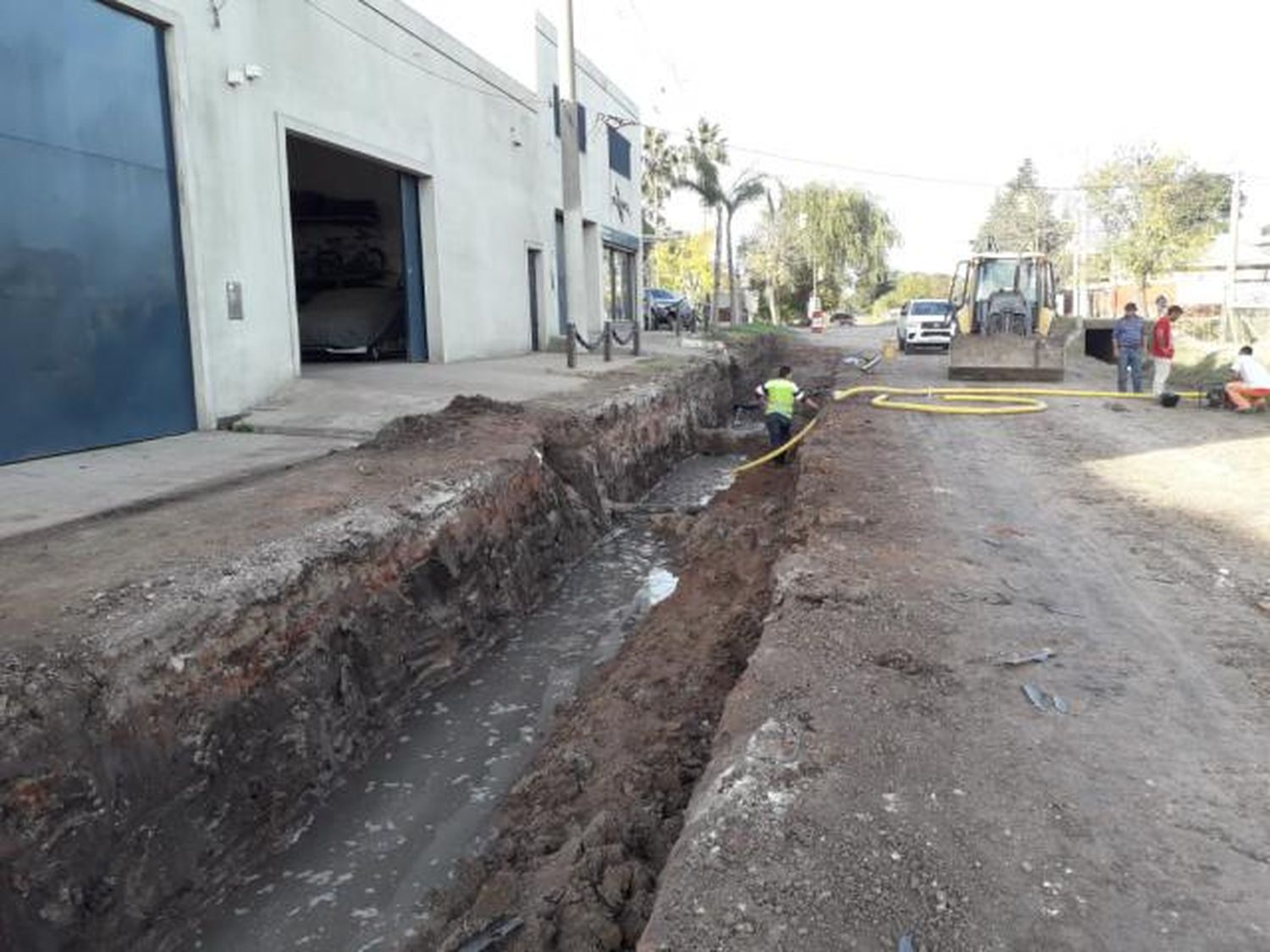 Dañaron un caño madre de agua en el Barrio Pancho Ramírez