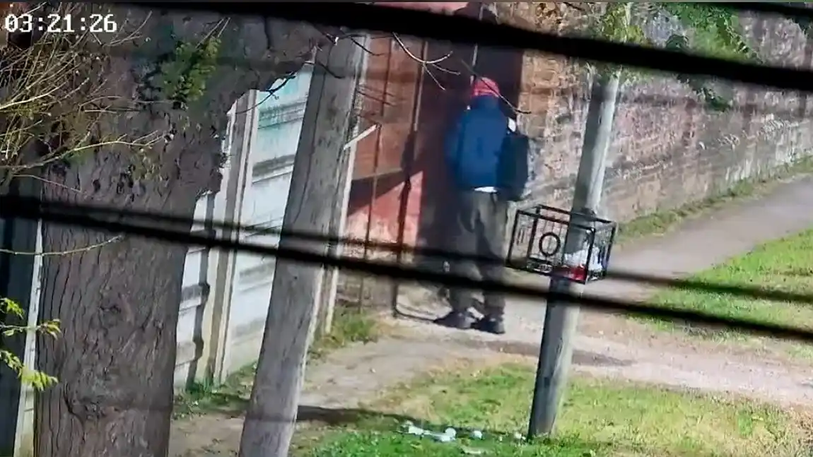El sospechoso fue atrapado en Carlos Pellegrini y Moreno, Derqui.