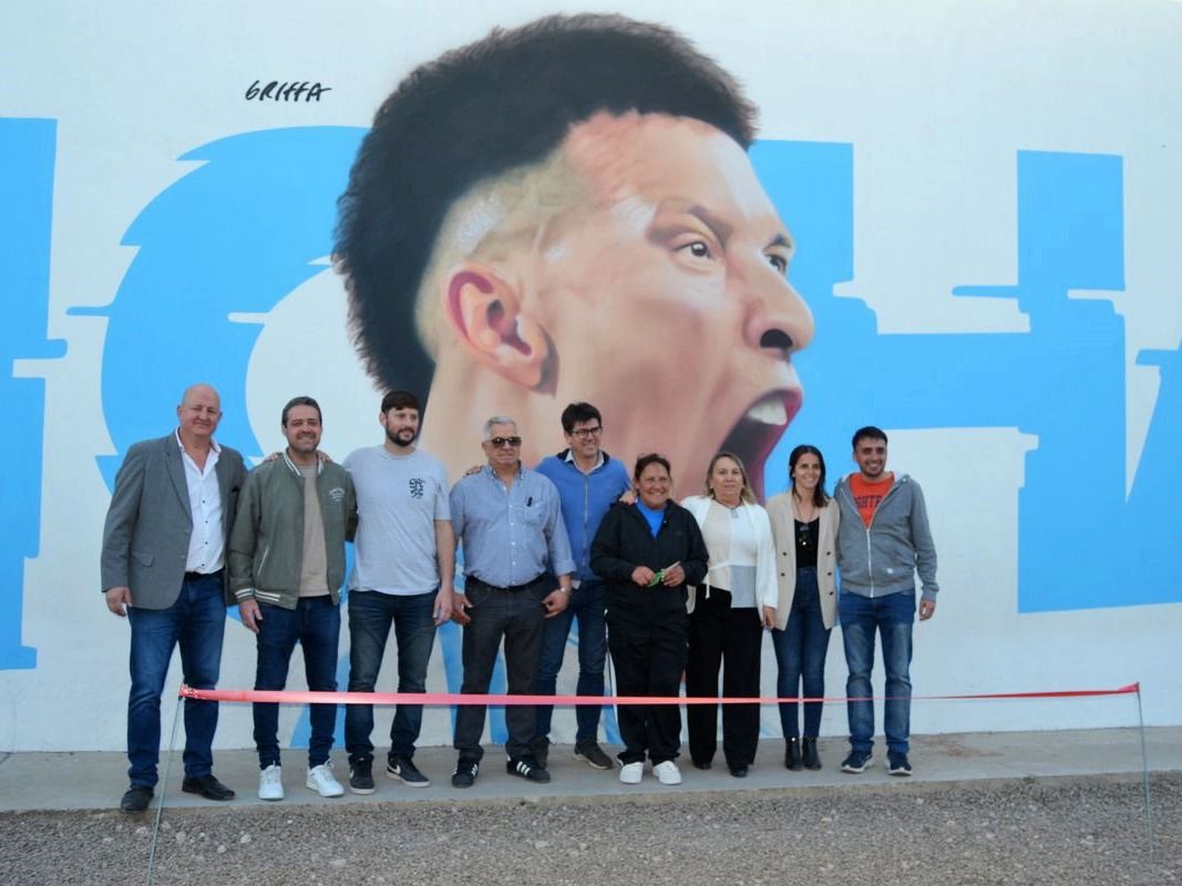 Emotiva inauguración del mural en homenaje a Lisandro Martínez