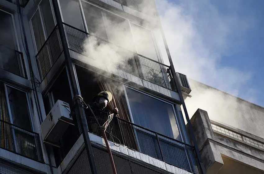 Se incendió un departamento y hubo evacuados en Pellegrini al 1500