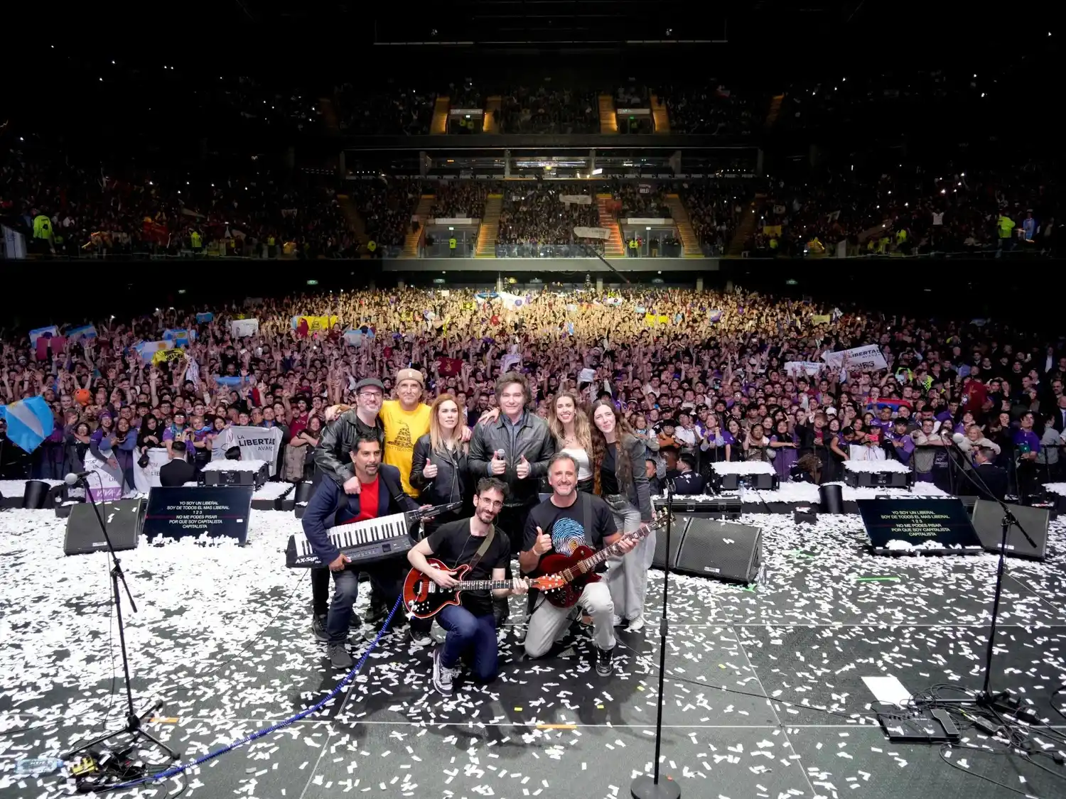 Milei presentó su libro con un show de rock en el Movistar Arena