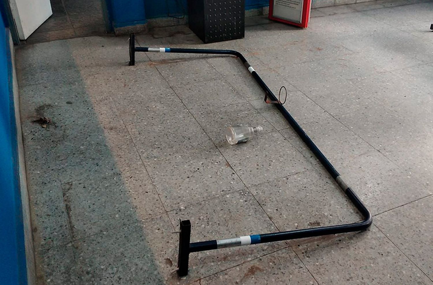 Pareja de violentos: agredieron a la policía y rompieron instalaciones de la comisaría
