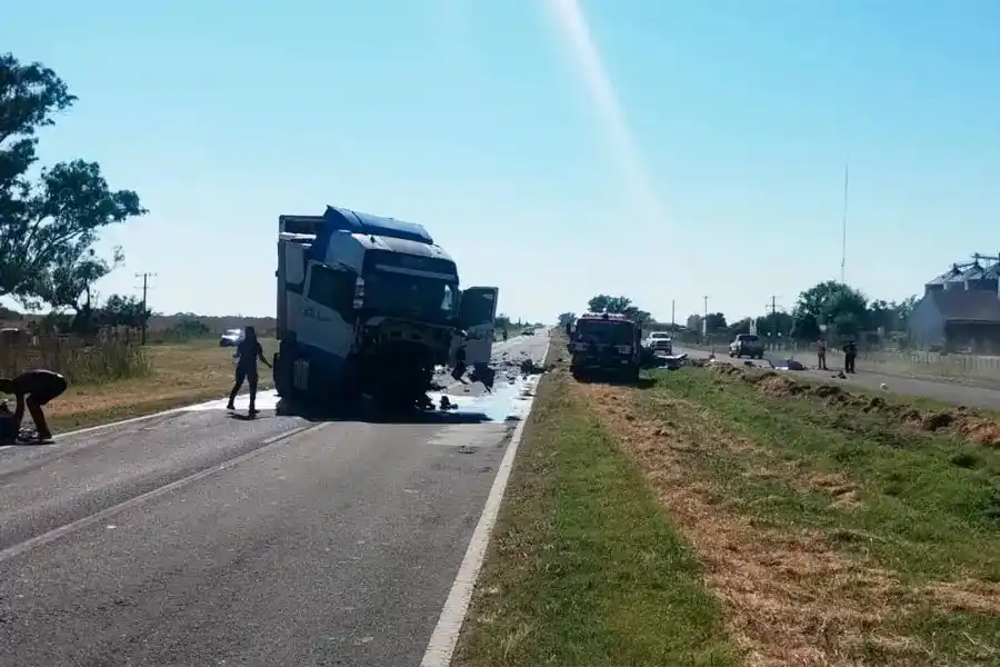 Trágico choque frontal en la Ruta 18: tres muertos y un herido grave