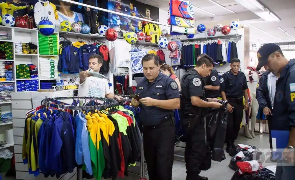 Mar del Plata: Allanaron shopping Peatonal por violaciones a la ley de Marcas